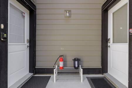 Bright New 1 Bedroom Private Secondary Basement Suite North Vancouver Exterior foto